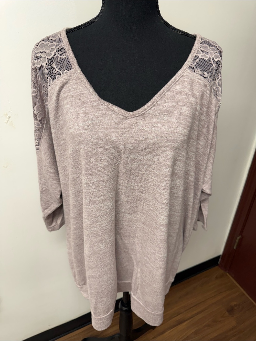 Torrid Lace Shoulder V-Neck Knit Top in Dusty Mauve Size 3